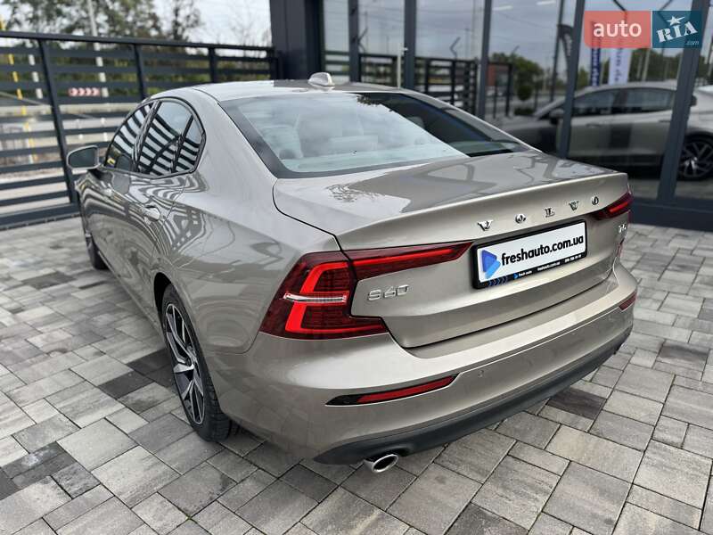 Седан Volvo S60 2019 в Ровно