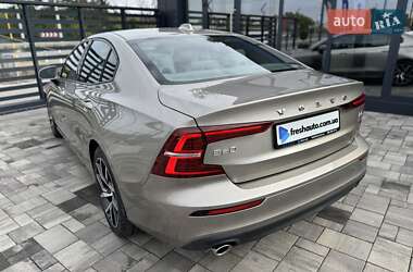 Седан Volvo S60 2019 в 