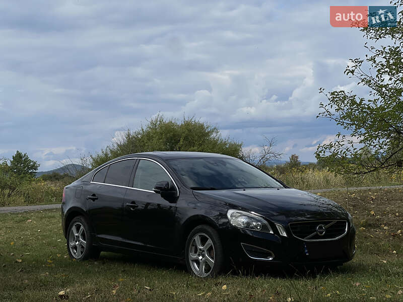 Седан Volvo S60 2011 в Ужгороде
