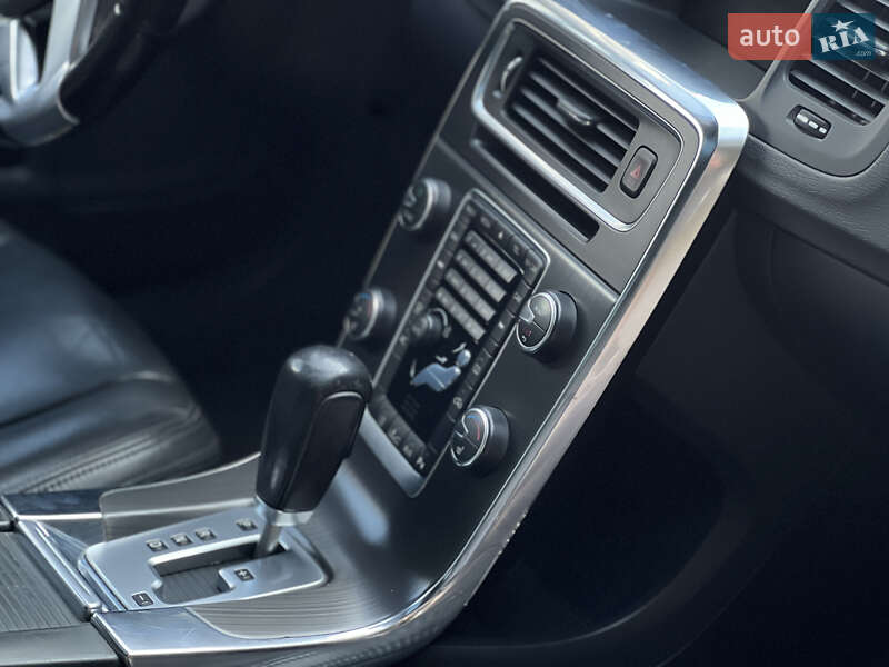 Седан Volvo S60 2011 в Ужгороде