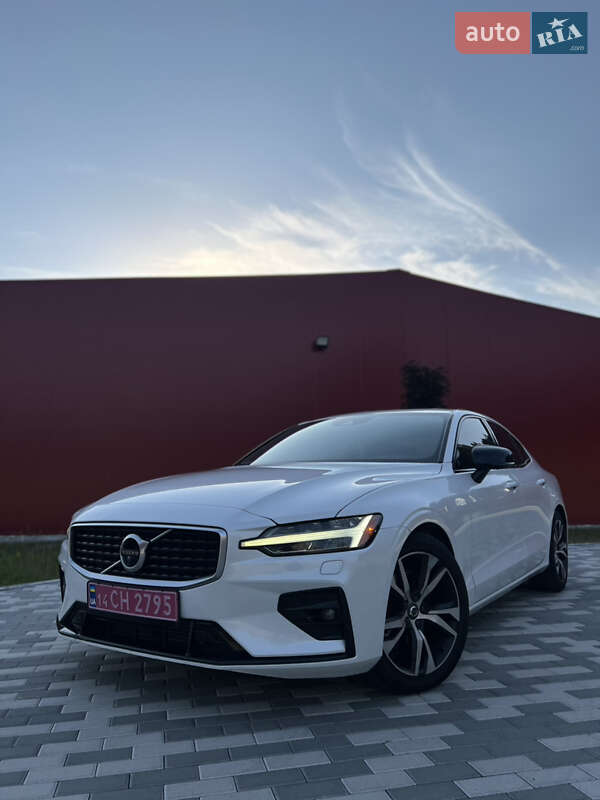 Седан Volvo S60 2019 в Львові