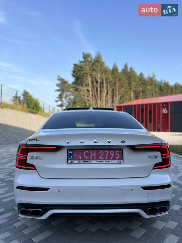 Седан Volvo S60 2019 в Львові