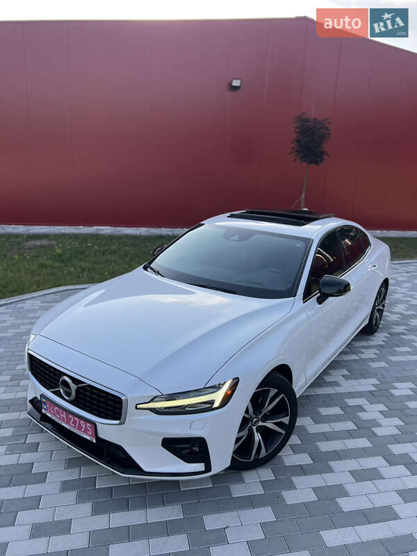 Седан Volvo S60 2019 в Львові