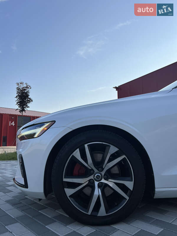 Седан Volvo S60 2019 в Львові