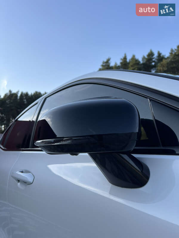 Седан Volvo S60 2019 в Львові