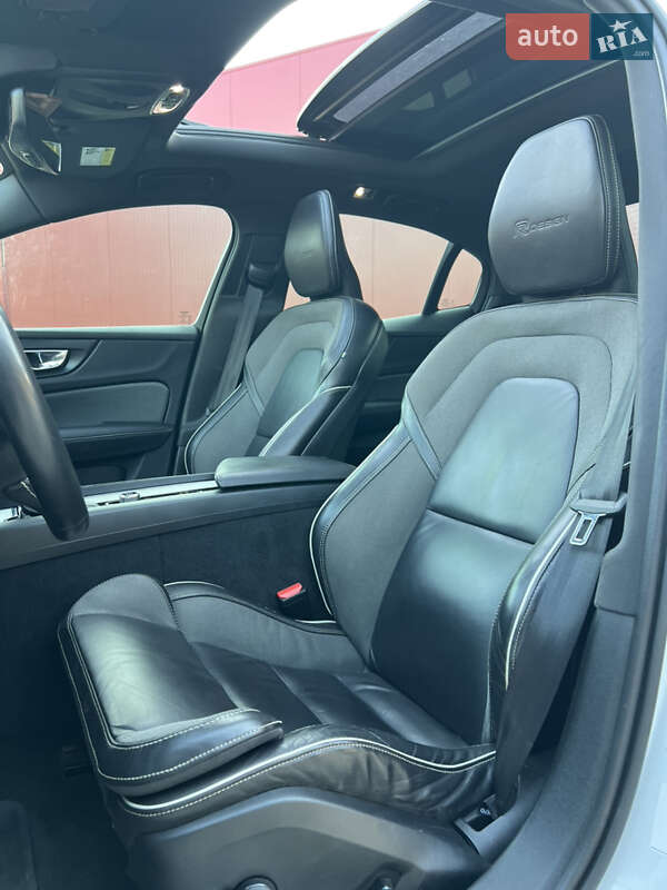 Седан Volvo S60 2019 в Львові
