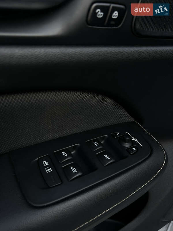 Седан Volvo S60 2019 в Львові