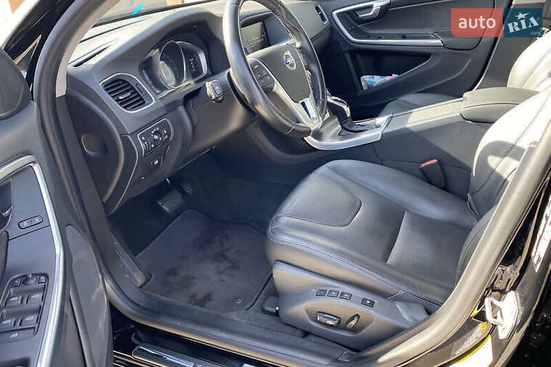Седан Volvo S60 2015 в Киеве