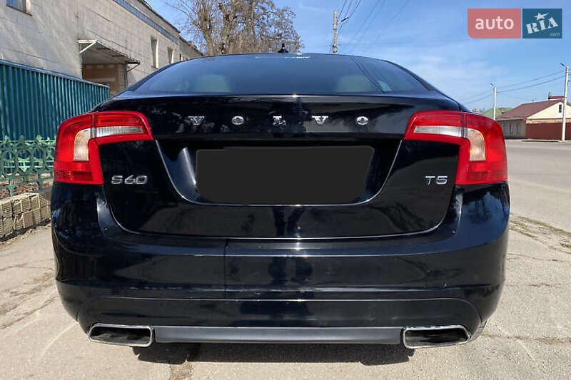 Седан Volvo S60 2015 в Киеве