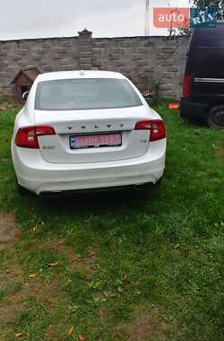 Седан Volvo S60 2015 в 