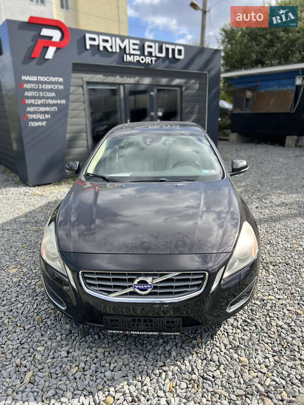 Седан Volvo S60 2012 в Чернівцях