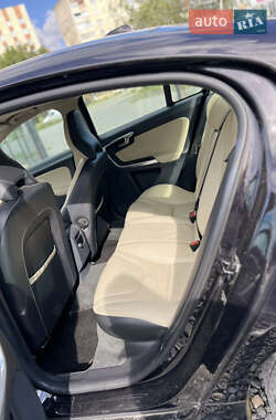 Седан Volvo S60 2012 в 