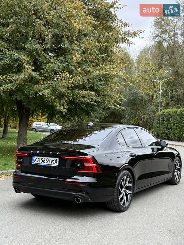 Седан Volvo S60 2020 в Киеве