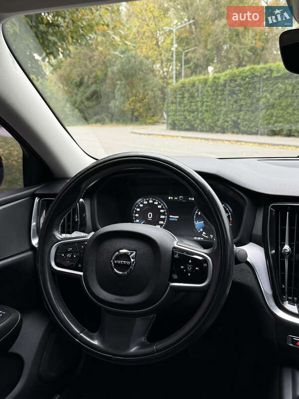 Седан Volvo S60 2020 в Киеве