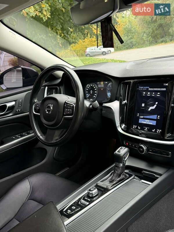 Седан Volvo S60 2020 в Киеве