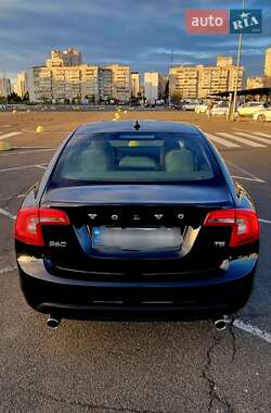 Седан Volvo S60 2012 в 