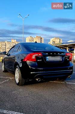 Седан Volvo S60 2012 в 