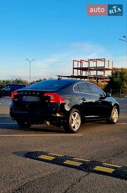 Седан Volvo S60 2012 в 
