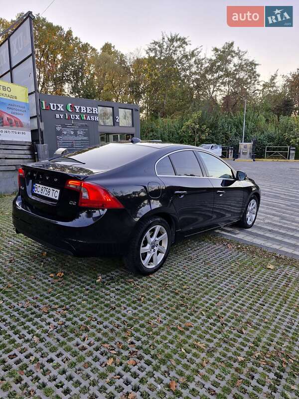 Седан Volvo S60 2013 в Львове