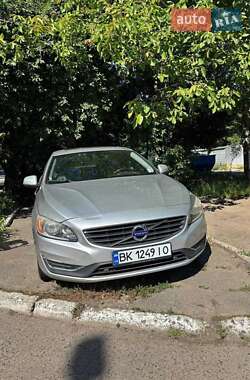 Седан Volvo S60 2015 в 