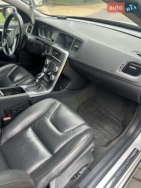 Седан Volvo S60 2013 в Киеве