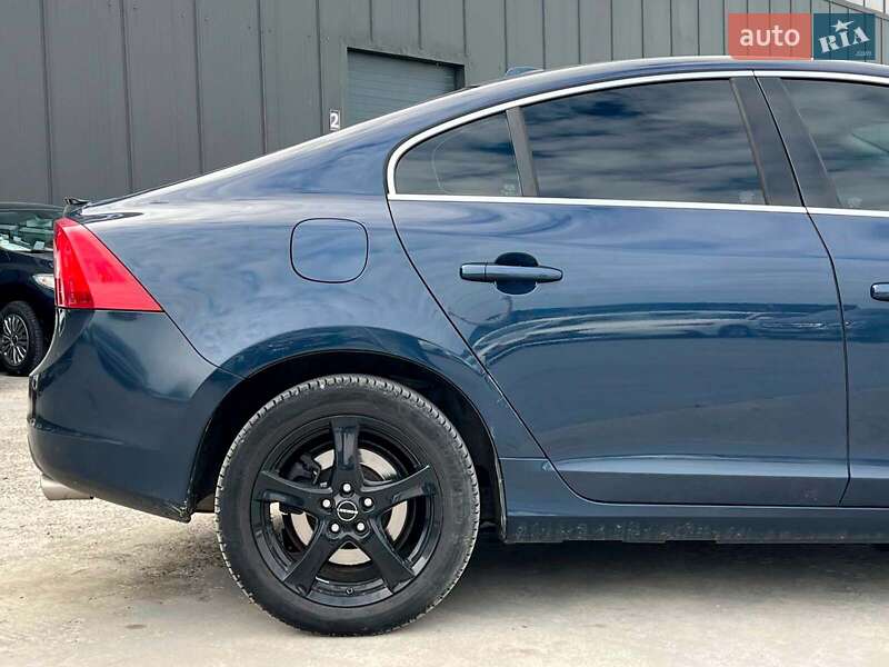 Седан Volvo S60 2012 в Львове