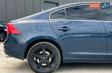 Седан Volvo S60 2012 в 