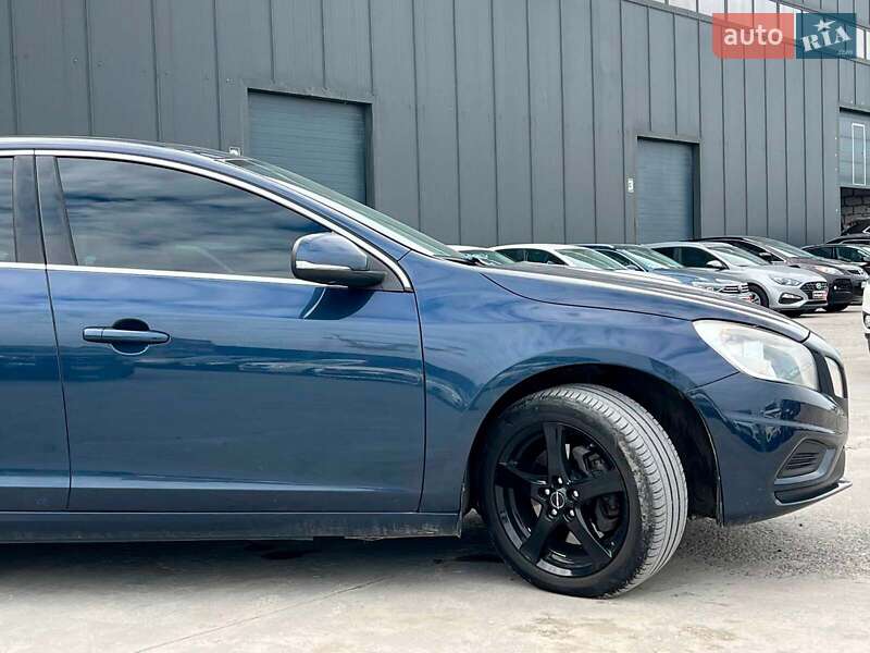 Седан Volvo S60 2012 в Львове