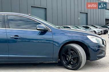 Седан Volvo S60 2012 в 