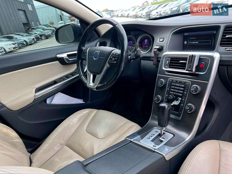 Седан Volvo S60 2012 в Львове