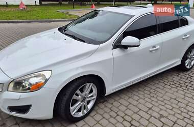 Седан Volvo S60 2012 в 