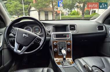 Седан Volvo S60 2012 в 
