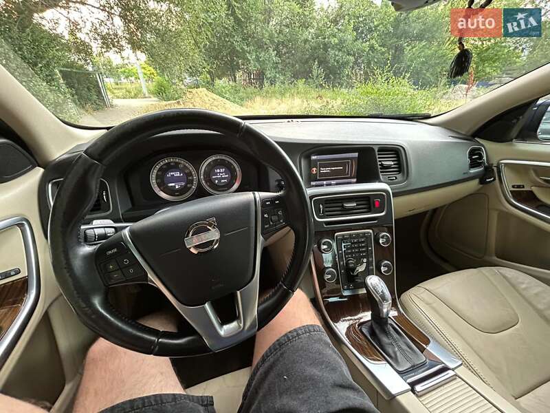 Седан Volvo S60 2012 в Болграді