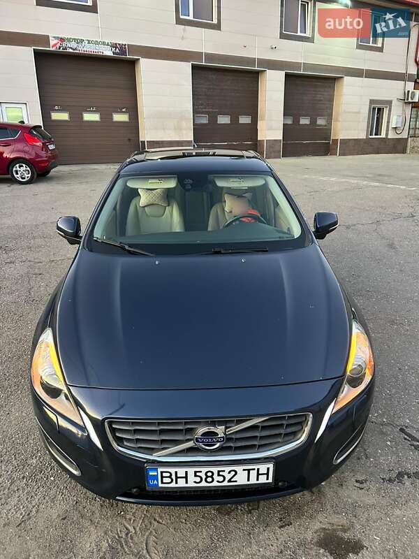 Седан Volvo S60 2012 в Болграді