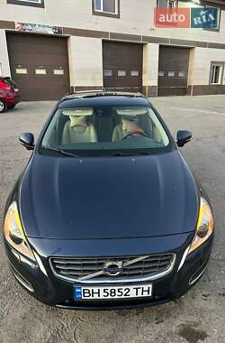Седан Volvo S60 2012 в 