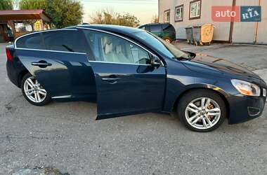 Седан Volvo S60 2012 в 