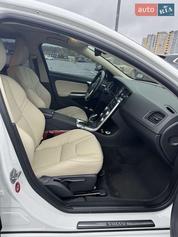 Седан Volvo S60 2016 в Києві
