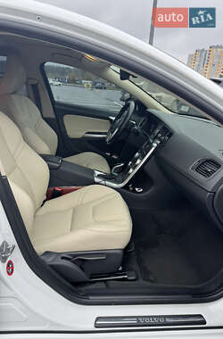 Седан Volvo S60 2016 в 