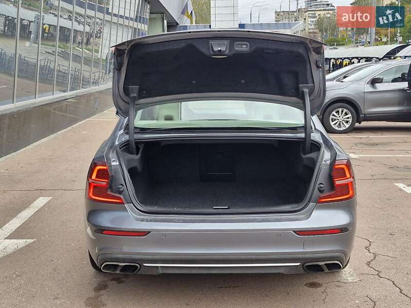 Седан Volvo S60 2018 в Києві фото 26 Седан Volvo S60 2018 в Києві