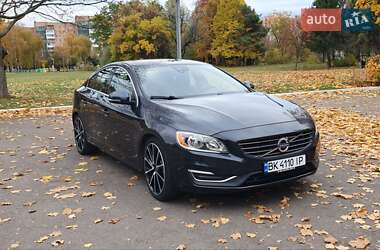 Седан Volvo S60 2015 в Рівному