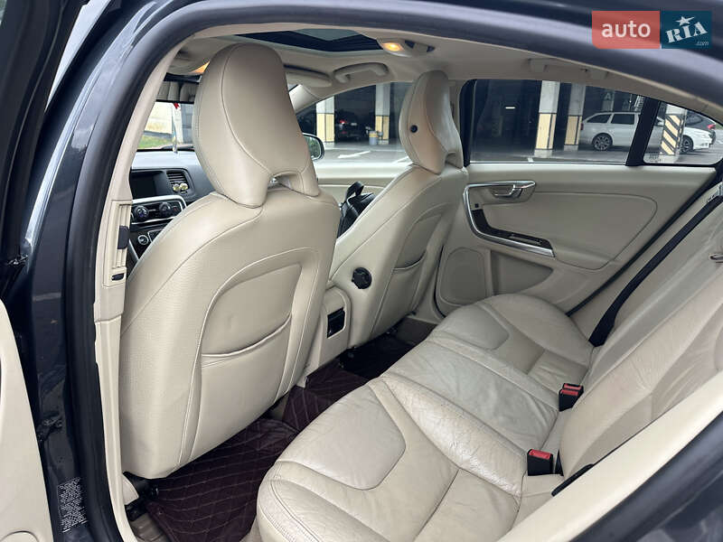Седан Volvo S60 2012 в Киеве фото 24 Седан Volvo S60 2012 в Киеве