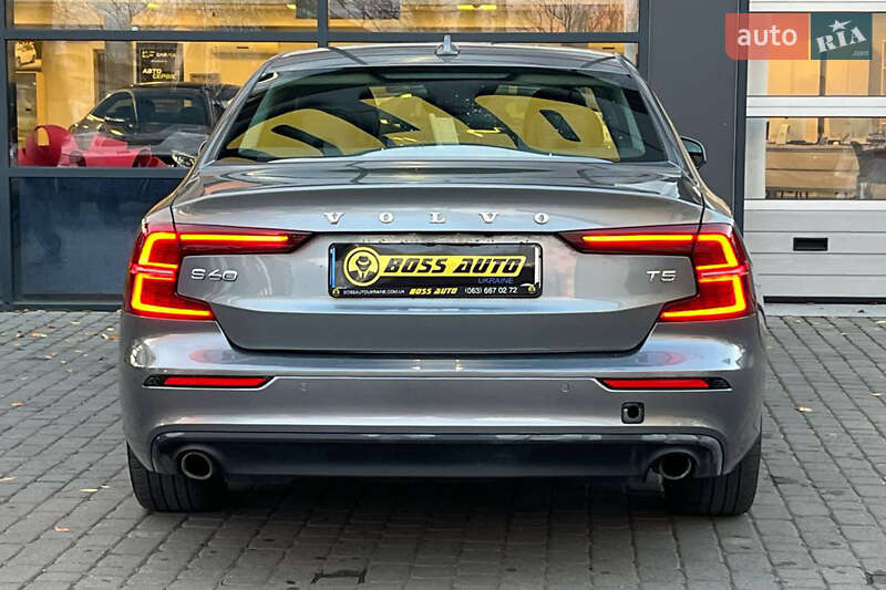 Седан Volvo S60 2019 в Івано-Франківську