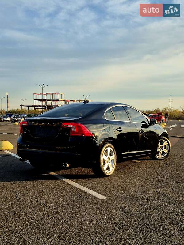 Седан Volvo S60 2012 в Киеве