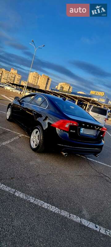 Седан Volvo S60 2012 в Киеве