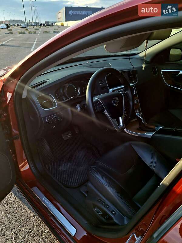 Седан Volvo S60 2016 в Львове