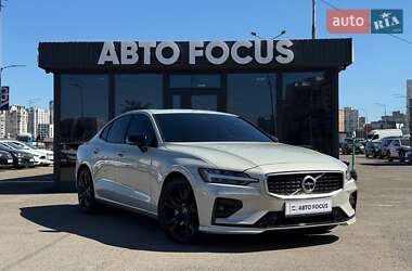Седан Volvo S60 2019 в Киеве