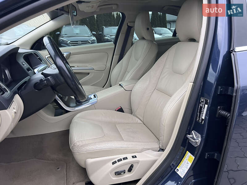 Седан Volvo S60 2014 в Нововолынске