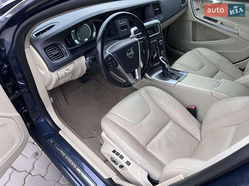Седан Volvo S60 2014 в Нововолынске