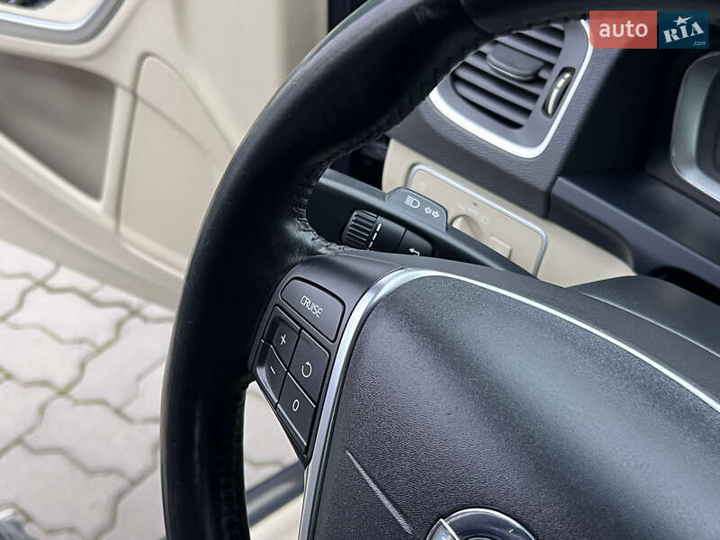 Седан Volvo S60 2014 в Нововолынске