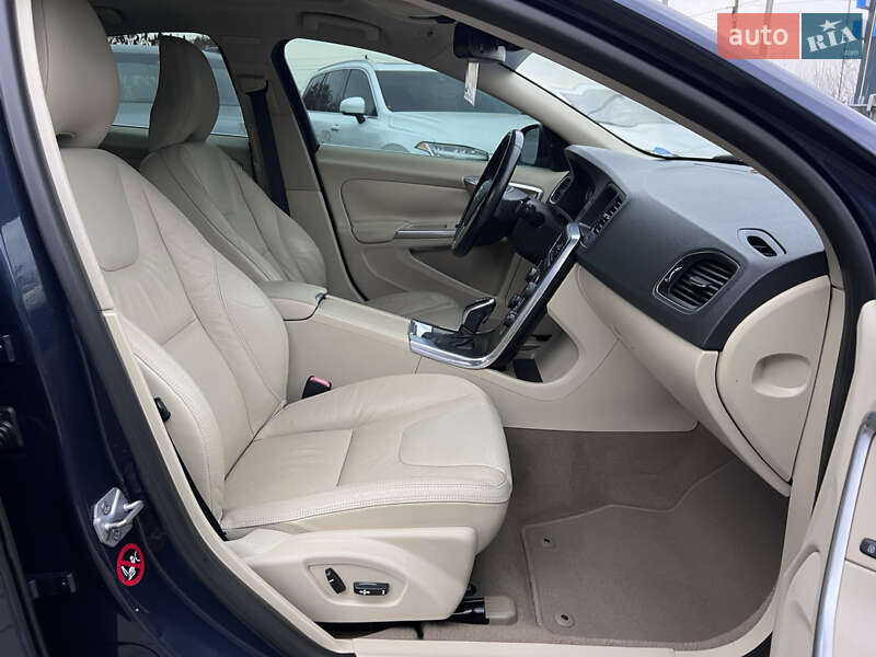 Седан Volvo S60 2014 в Нововолынске